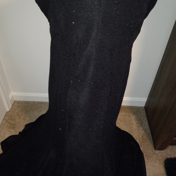 Gown - Picture 6 of 6